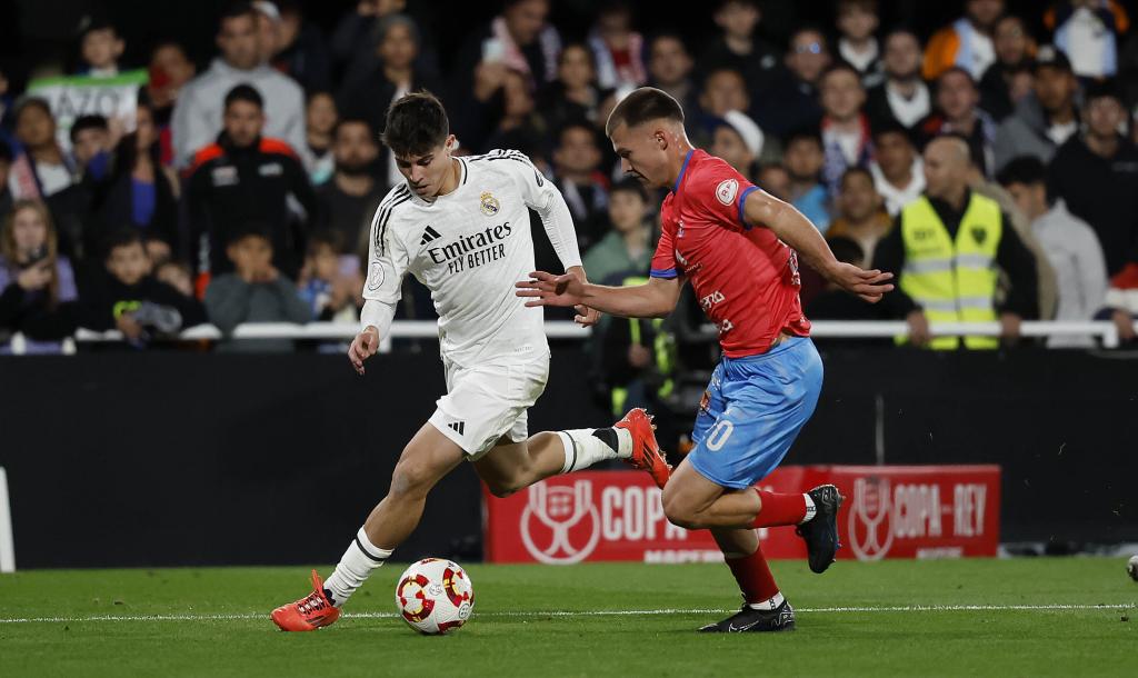 都与保利尼 都与保利尼